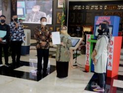 Pada launching E Office Desa  Sabdopalon, Bupati minta Desa yang belum melaksanakan segera dicari apa kendalanya