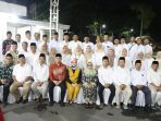 Bupati bersama pengurus DPC Partai Gerindra ketika audensi (foto bersama)