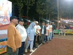 H. Warsubi, Ketua AKD Jombang bagi free paas di Turnament bola Volly mBak Della Cup