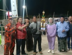 H. WARSUBI, SH, Ketua AKD Jombang support Turnamen Bola Volly JMR 2022. Grand Final Putra Jaya berhasil kalahkan Putra Kembar