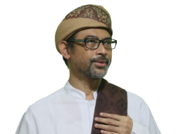 Klarifikasi : KH. Luthfi Bashori (Imam Besar NU Gl) Ayoo direport Akun palsu berbau politik, mengatasnamakan NU Garis Lurus