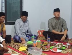 Gus Mujib dan Gus Mamik perhatikan istighotsah IKAPPDAR Komisariat Jombang, sehingga beliau berkenan rawuh