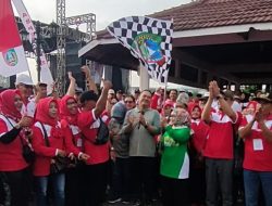 Pada Saat Berangkatkan Jalan Sehat HUT Ke 3 ABPEDNAS, Bupati Ajak ABPEDNAS Tambah Semangat Membangun Jombang