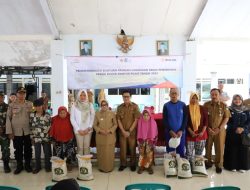 Bupati salurkan Cadangan Pangan Pemerintah Tahun 2023 pada Masyarakat