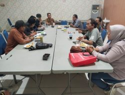 Dr Sholikhin Hibahkan Buku ke IWOI Jombang, Forum Bedah Buku Batal: Diduga Ada Intervensi Kuat dari Lingkaran Pemkab